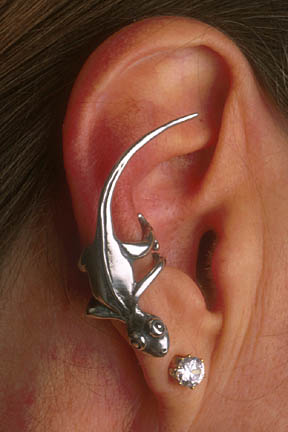 Gecko Ear Climber Cuff - This delightful gecko scampers along the rim of 